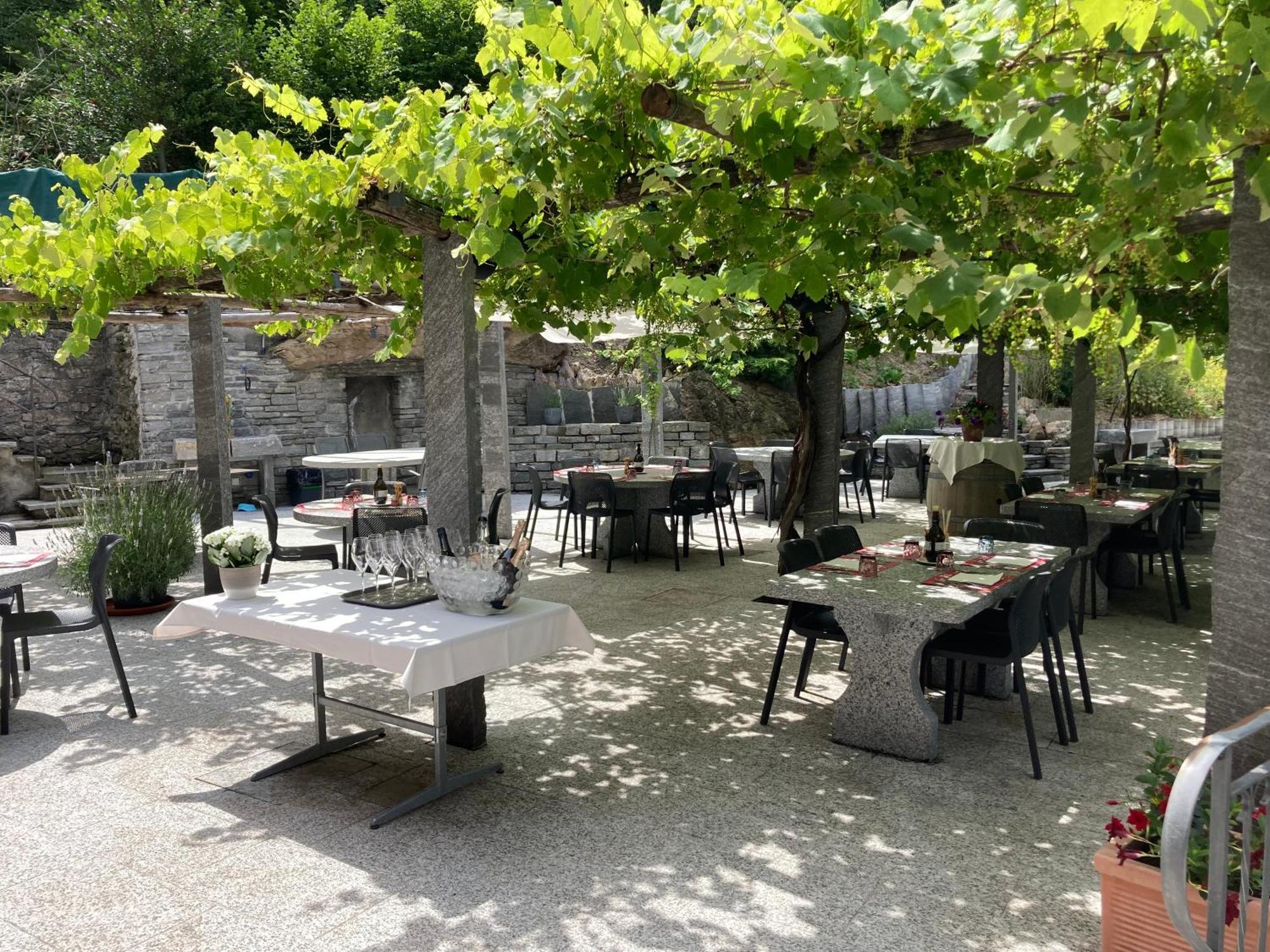 Hotel Ristorante Grotto Serta Lamone Exterior foto